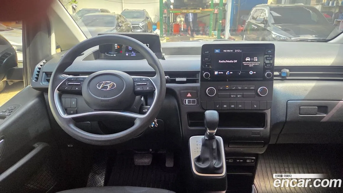 Hyundai Staria — фото 2