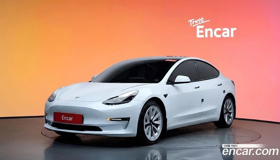 Tesla Model 3 — фото 1