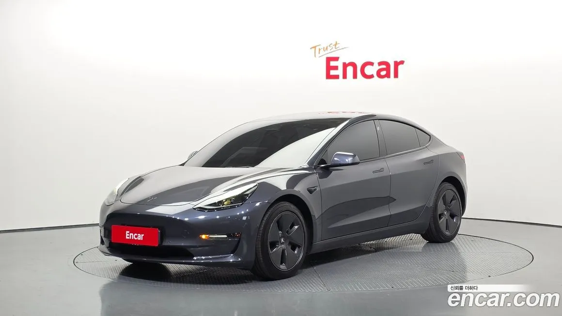 Tesla Model 3 — фото 1