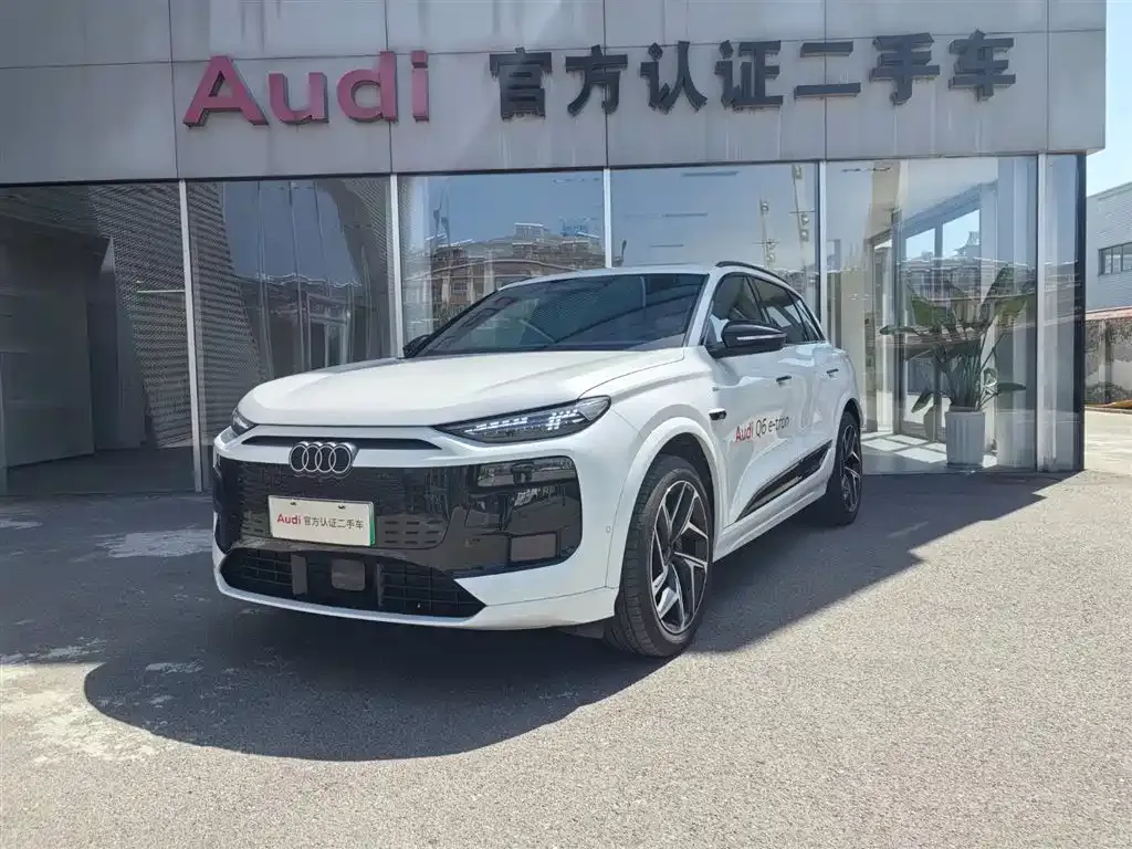 Audi Q6L e-tron — фото 1