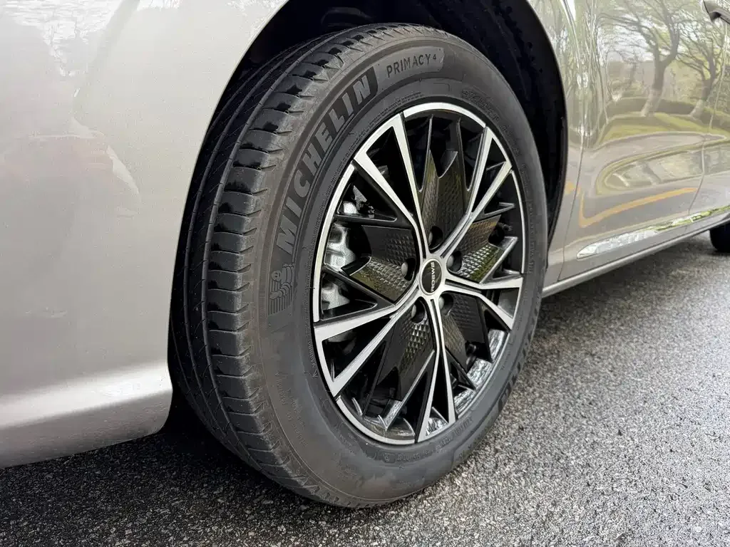 Roewe iMAX8 — фото 10