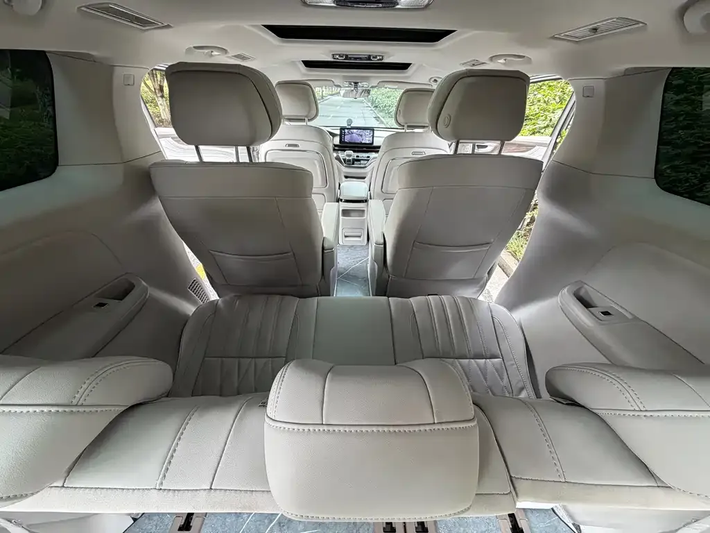 Roewe iMAX8 — фото 2