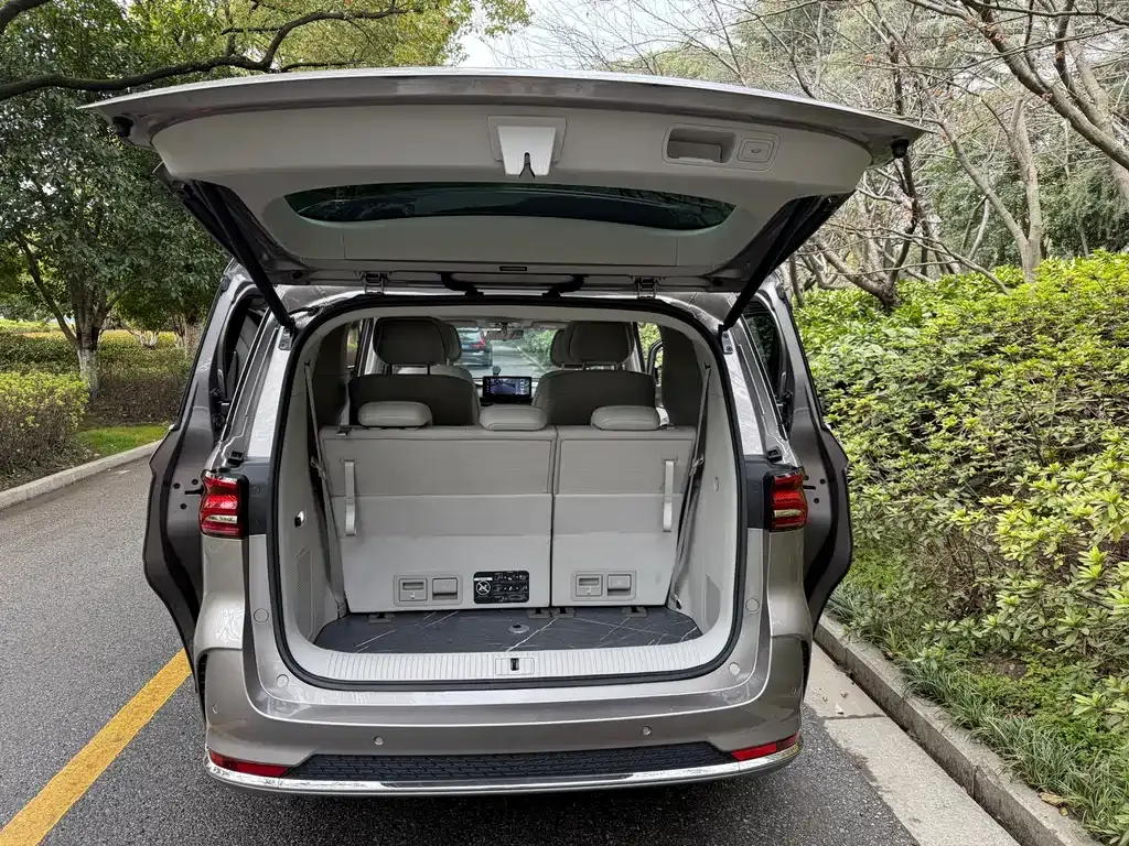 Roewe iMAX8 — фото 8