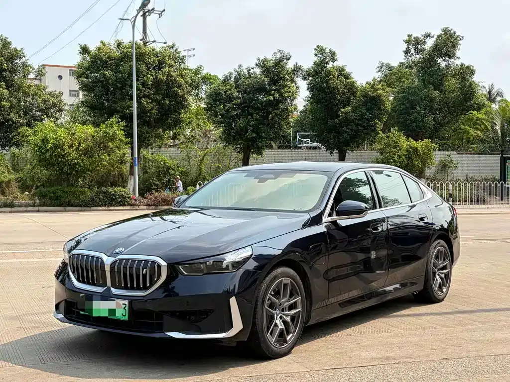 BMW i5 — фото 1
