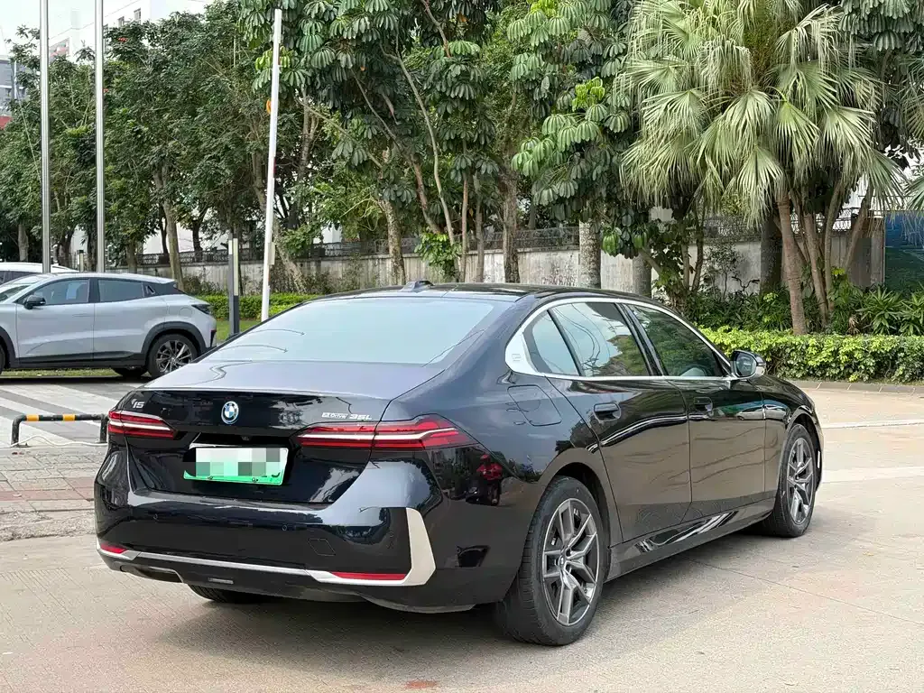 BMW i5 — фото 5