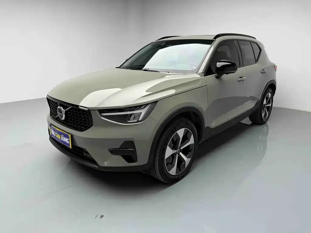 Volvo XC40 — фото 1