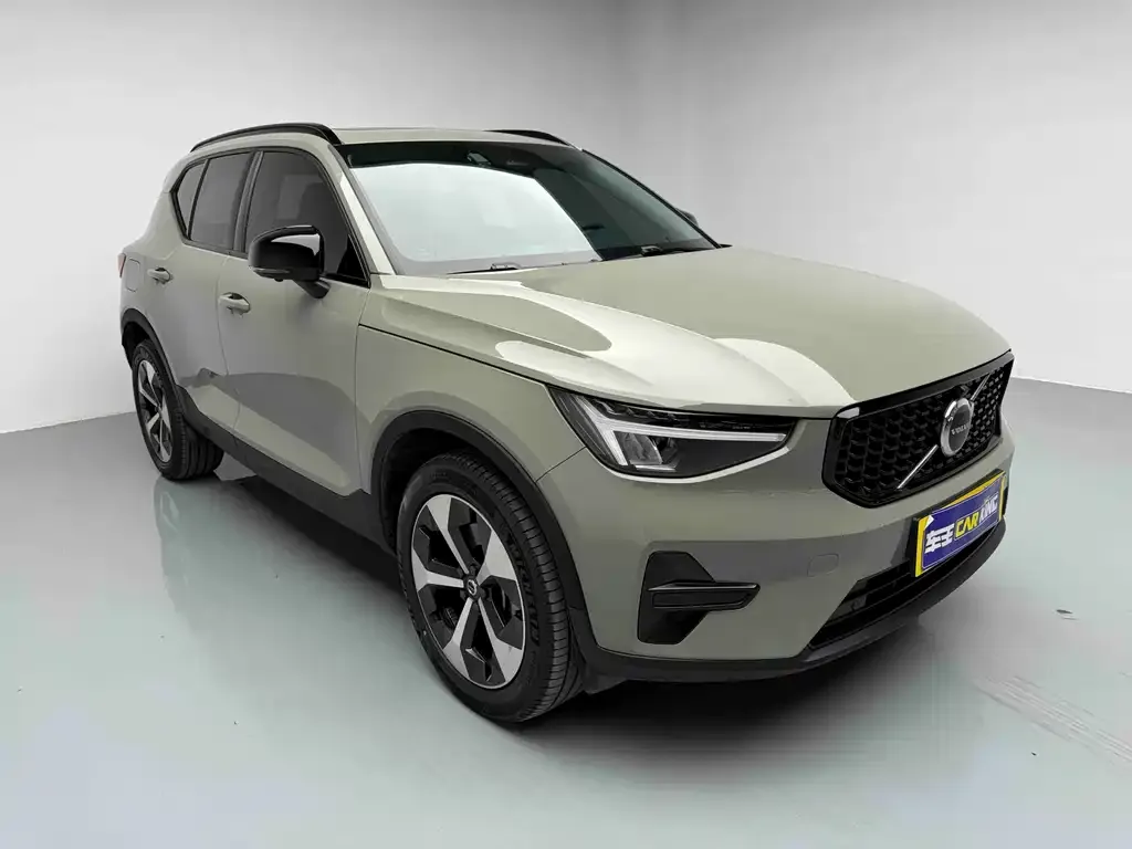 Volvo XC40 — фото 4