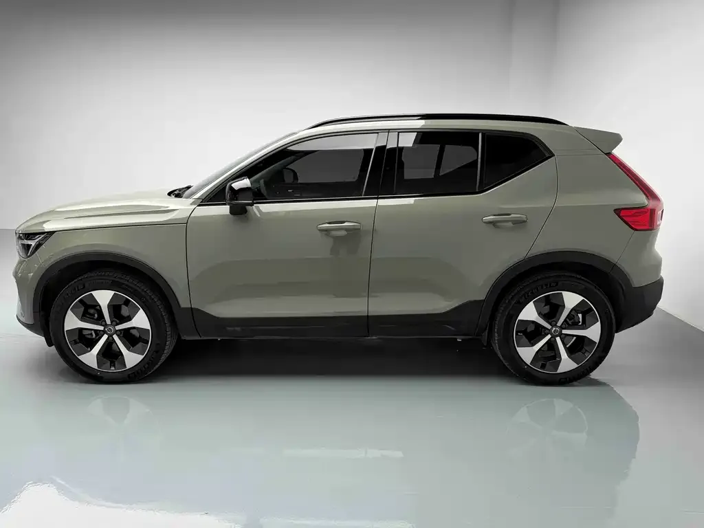 Volvo XC40 — фото 2