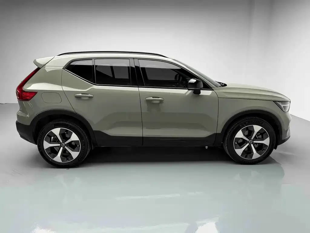 Volvo XC40 — фото 3