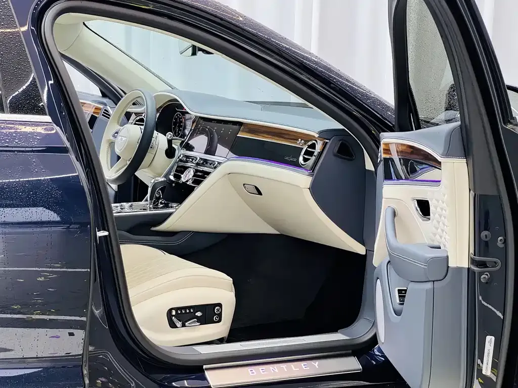 Bentley Flying Spur — фото 5