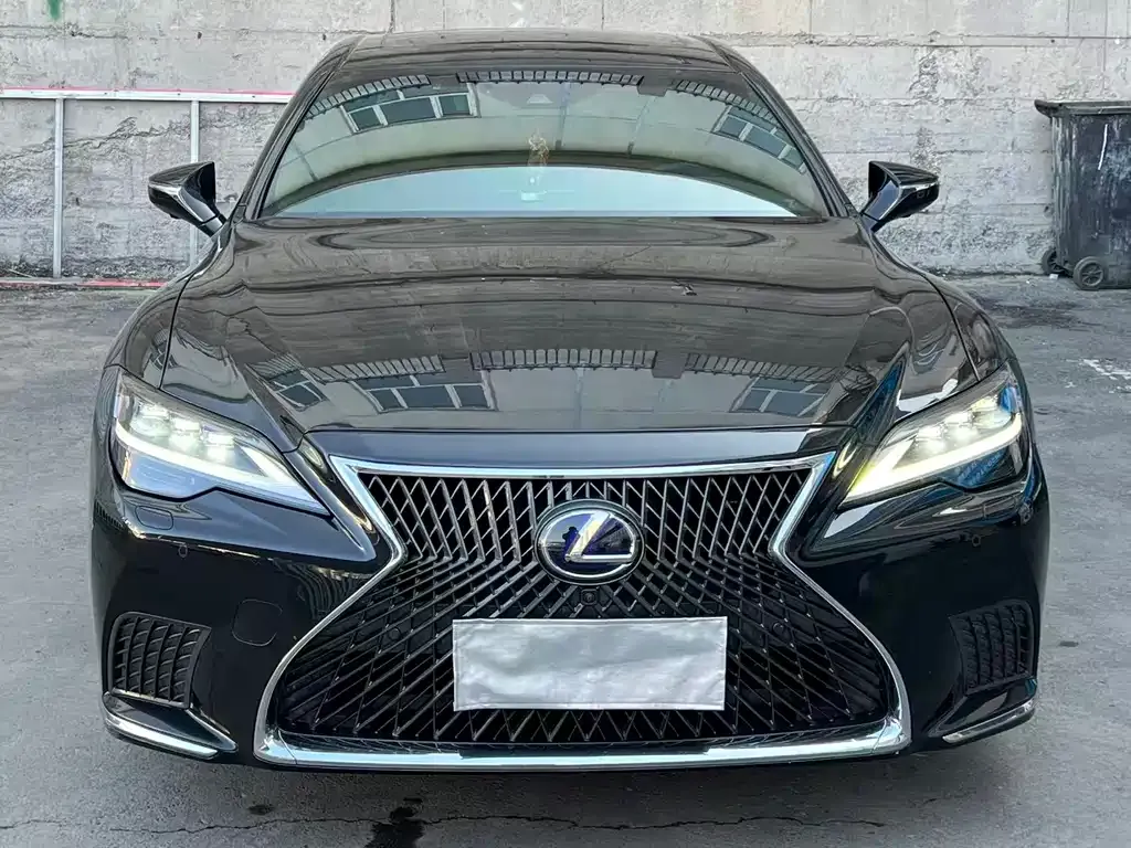 Lexus LS — фото 1