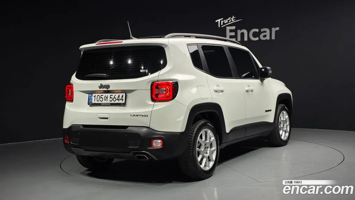 Jeep Renegade — фото 3