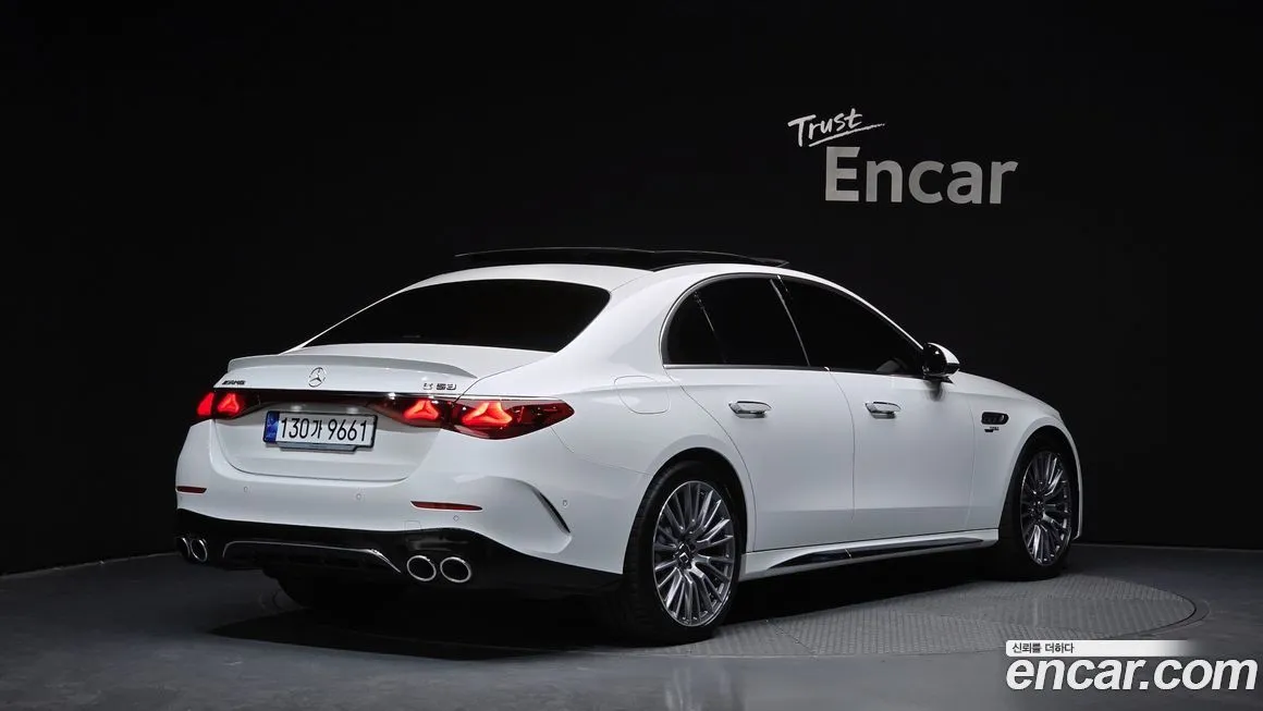 Mercedes-Benz E-Class — фото 2