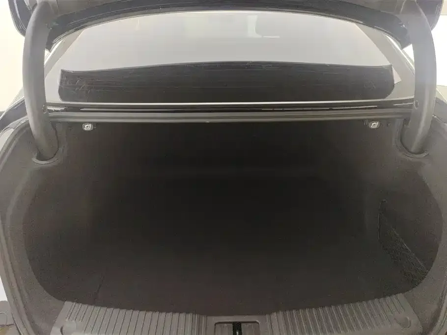 Hongqi H5 — фото 2