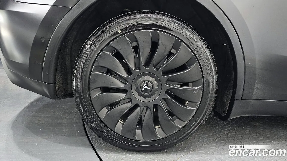 Tesla Model Y — фото 9
