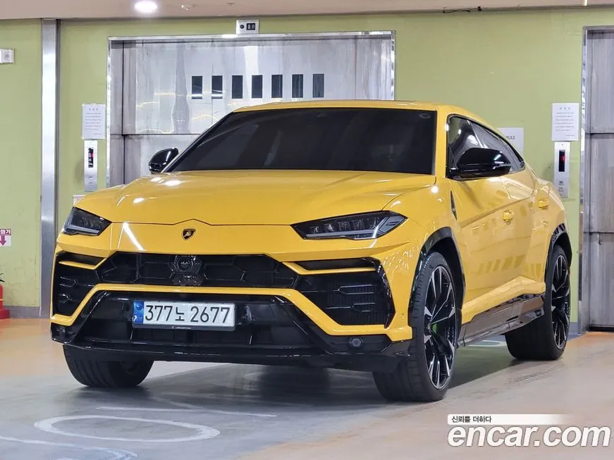 Lamborghini Urus — фото 1