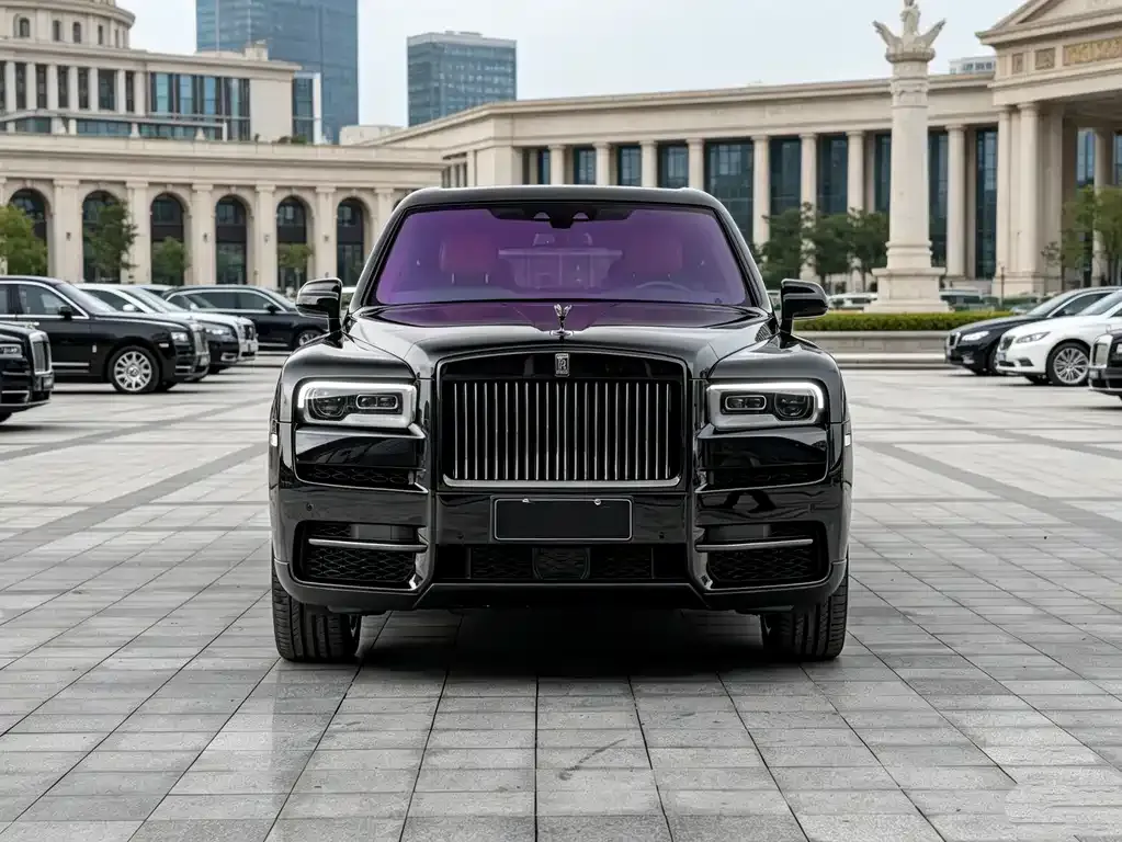 Rolls-Royce Cullinan — фото 10