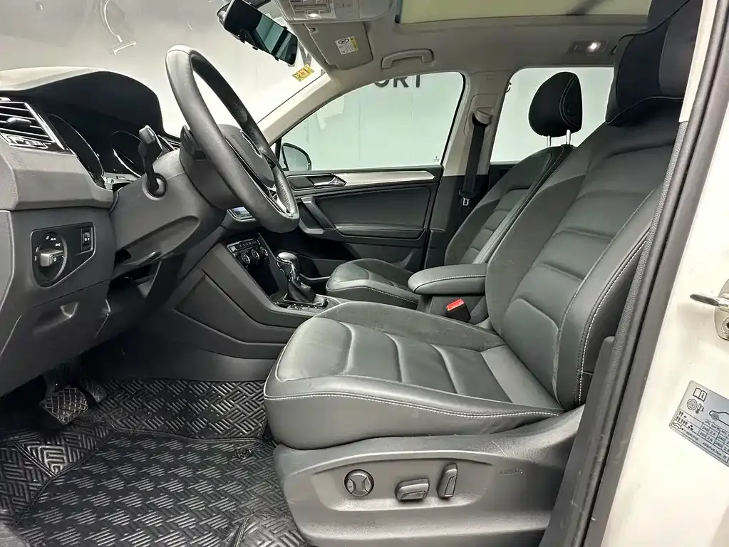 Volkswagen Tiguan L — фото 8