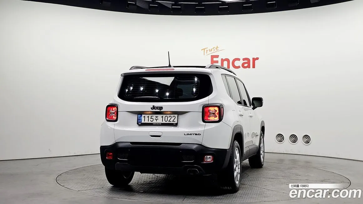 Jeep Renegade — фото 4