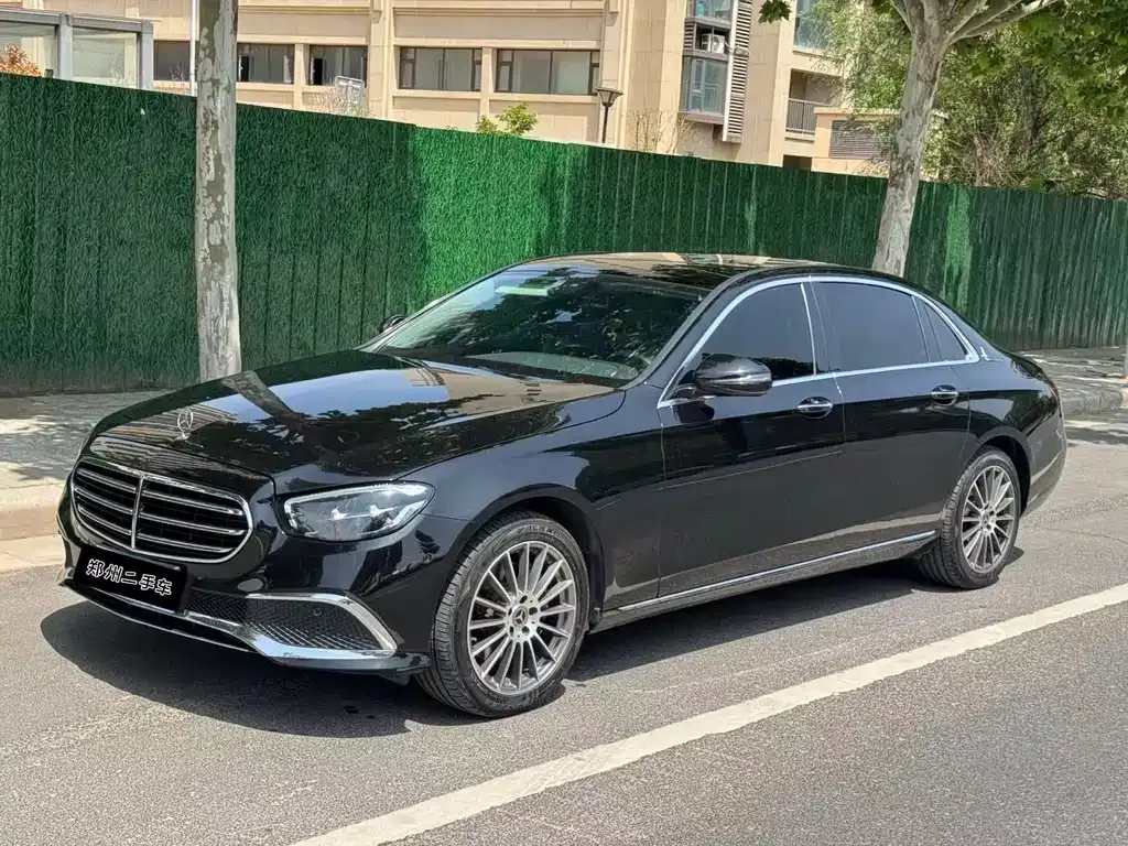 Mercedes-Benz E-Class — фото 1