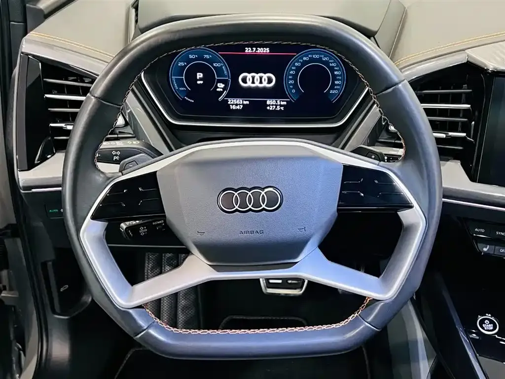 Audi Q4 e-tron — фото 4
