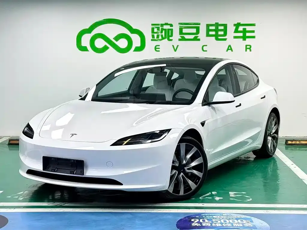 Tesla Model 3 — фото 1