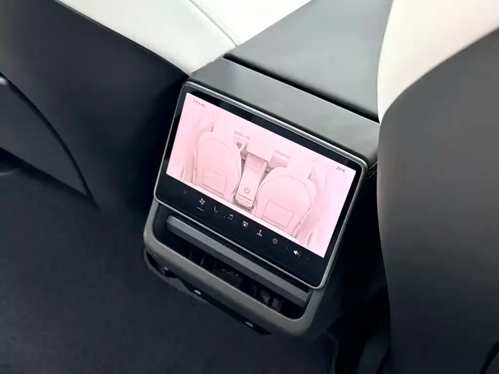 Tesla Model 3 — фото 2