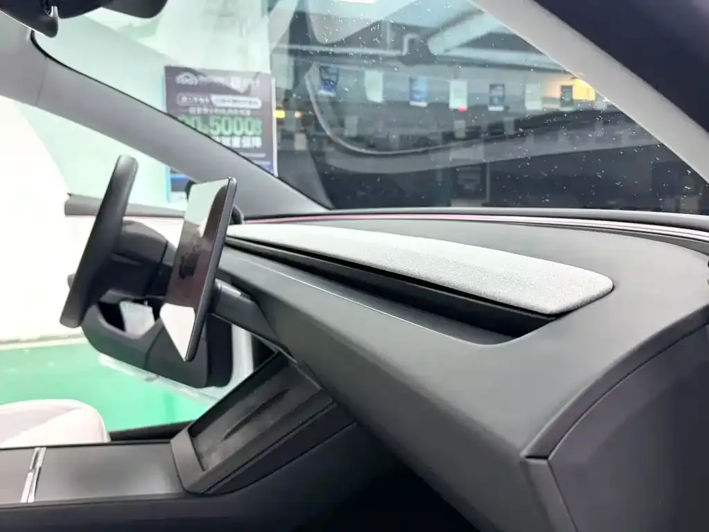 Tesla Model 3 — фото 4