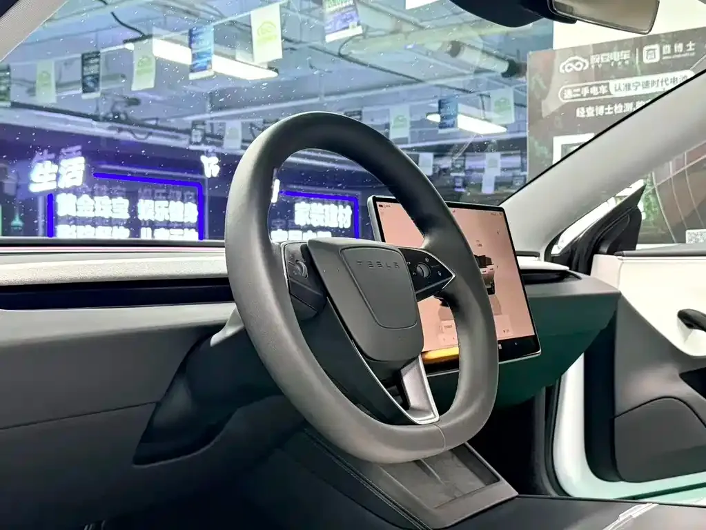 Tesla Model 3 — фото 10