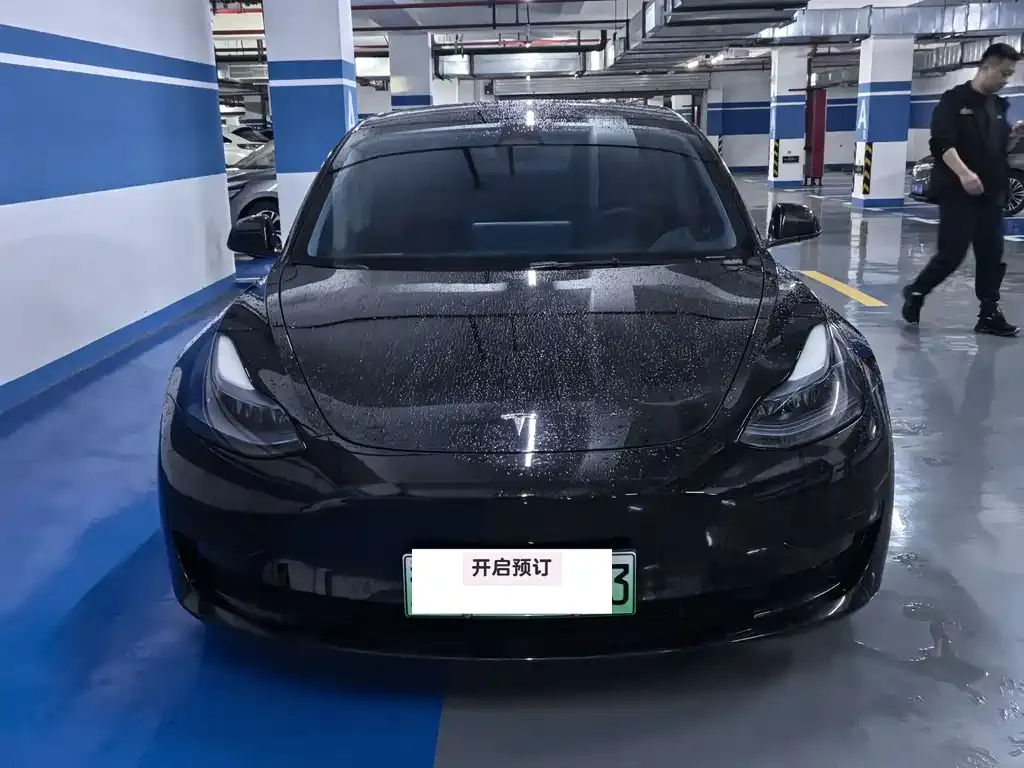 Tesla Model 3 — фото 1