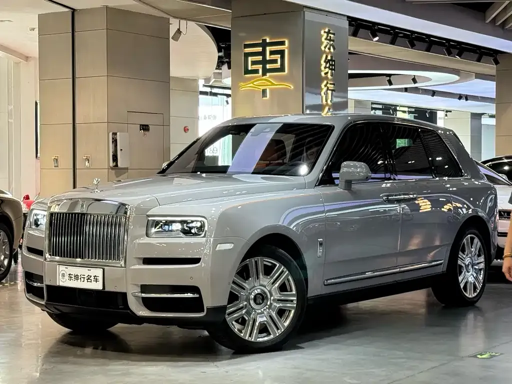 Rolls-Royce Cullinan — фото 1