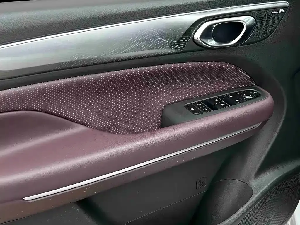 GAC Motor Trumpchi M6 — фото 10