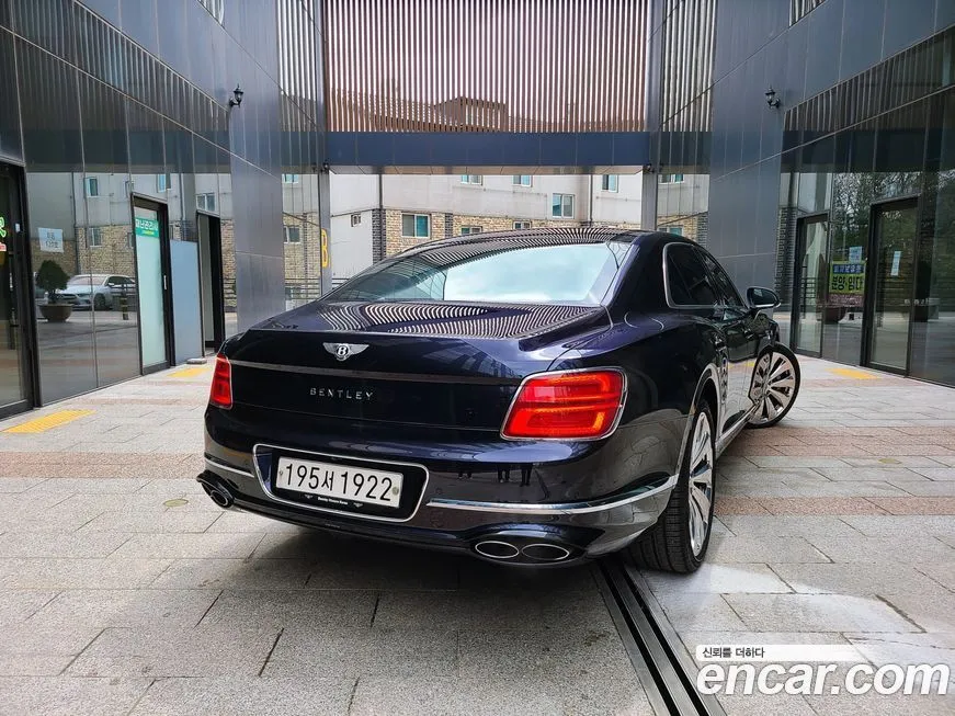 Bentley Flying Spur — фото 10