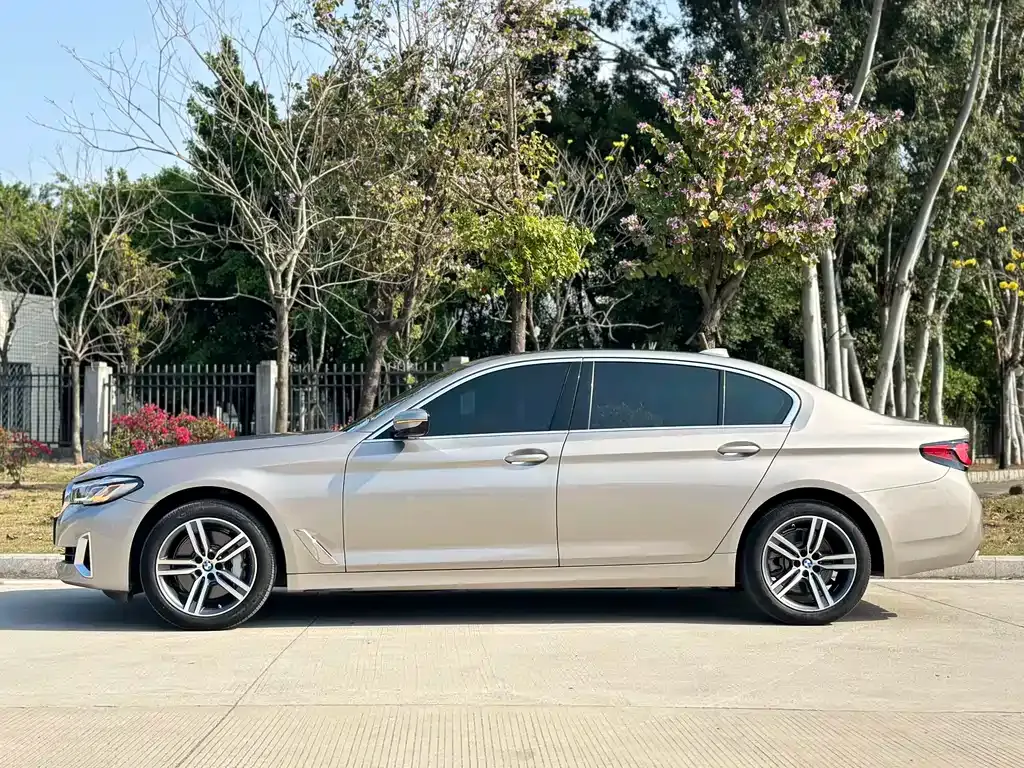BMW 5 Series — фото 10
