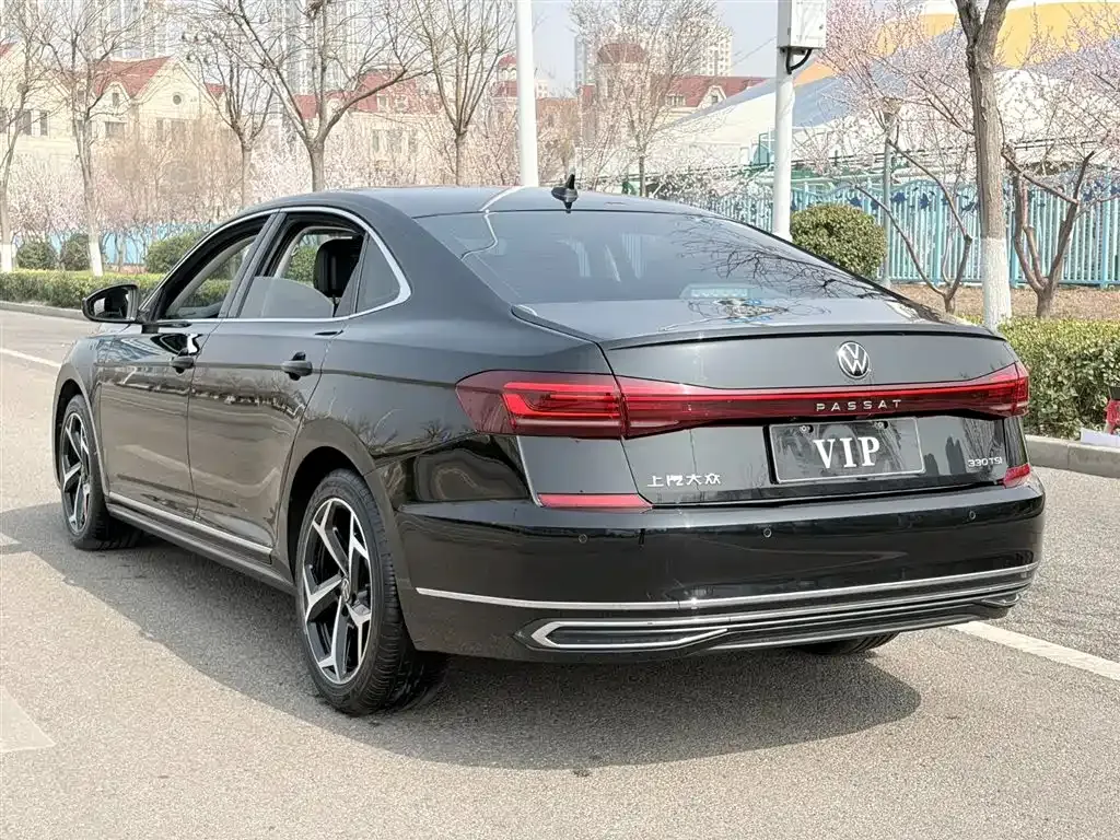Volkswagen Passat — фото 10