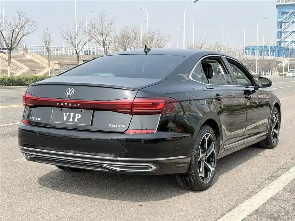 Volkswagen Passat — фото 8