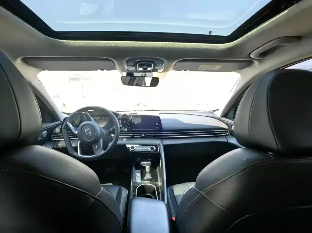 Hyundai Elantra — фото 2