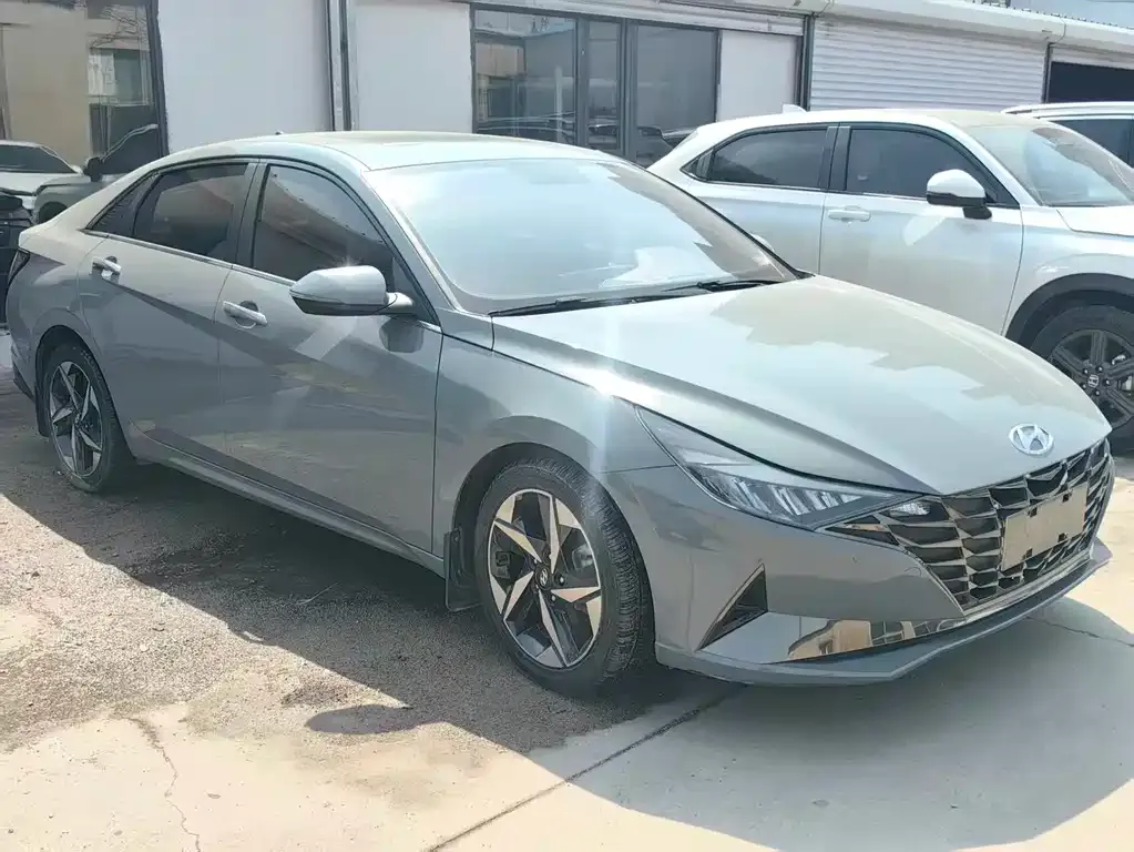 Hyundai Elantra — фото 8