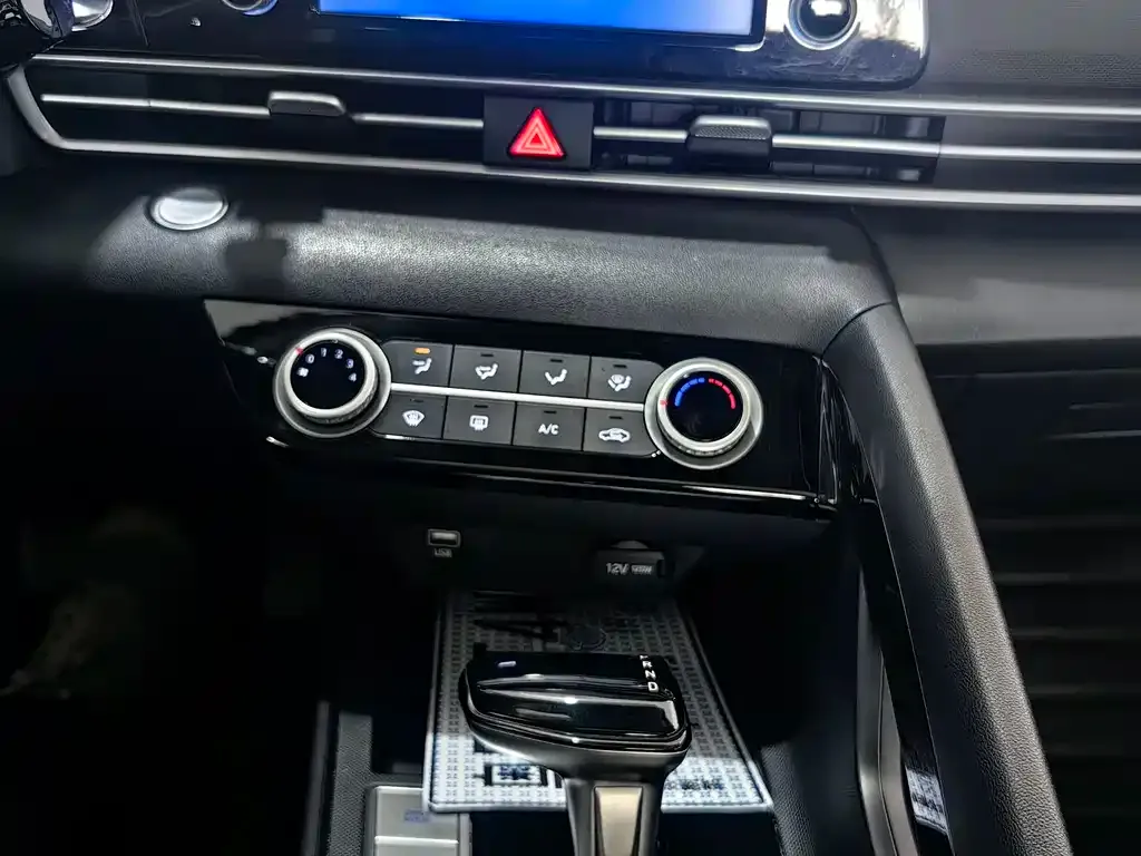 Hyundai Elantra — фото 9