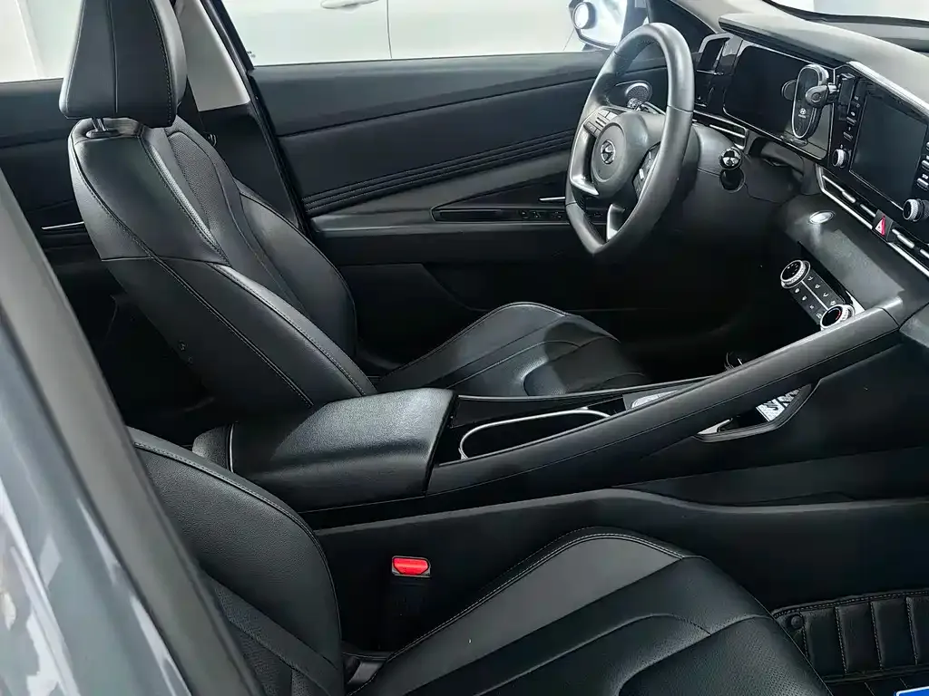 Hyundai Elantra — фото 10