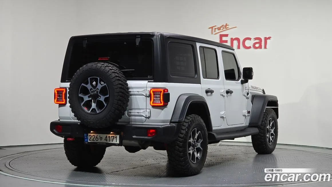 Jeep Wrangler — фото 7