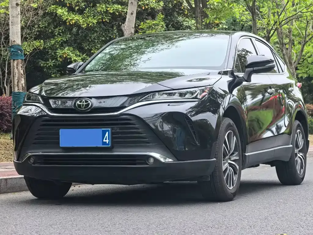 Toyota Harrier — фото 1