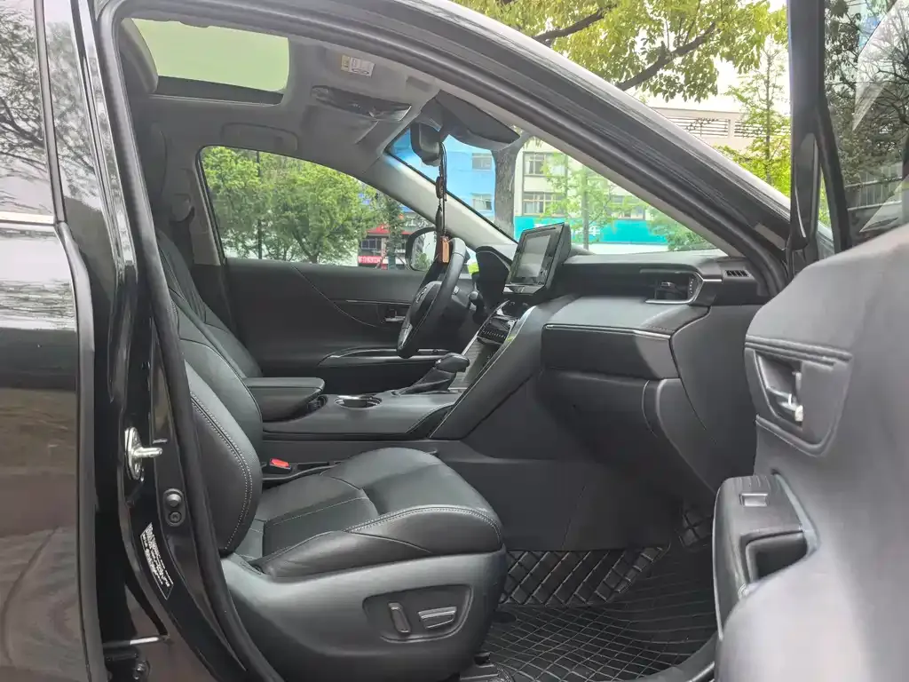 Toyota Harrier — фото 3