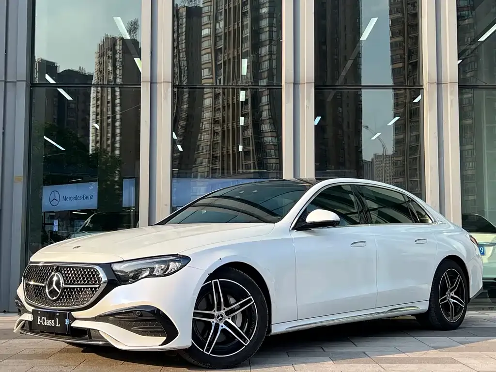 Mercedes-Benz E-Class — фото 1