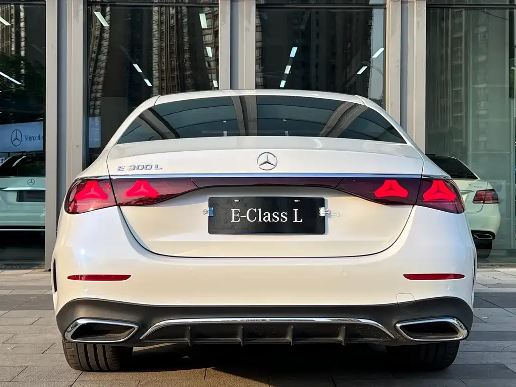 Mercedes-Benz E-Class — фото 4