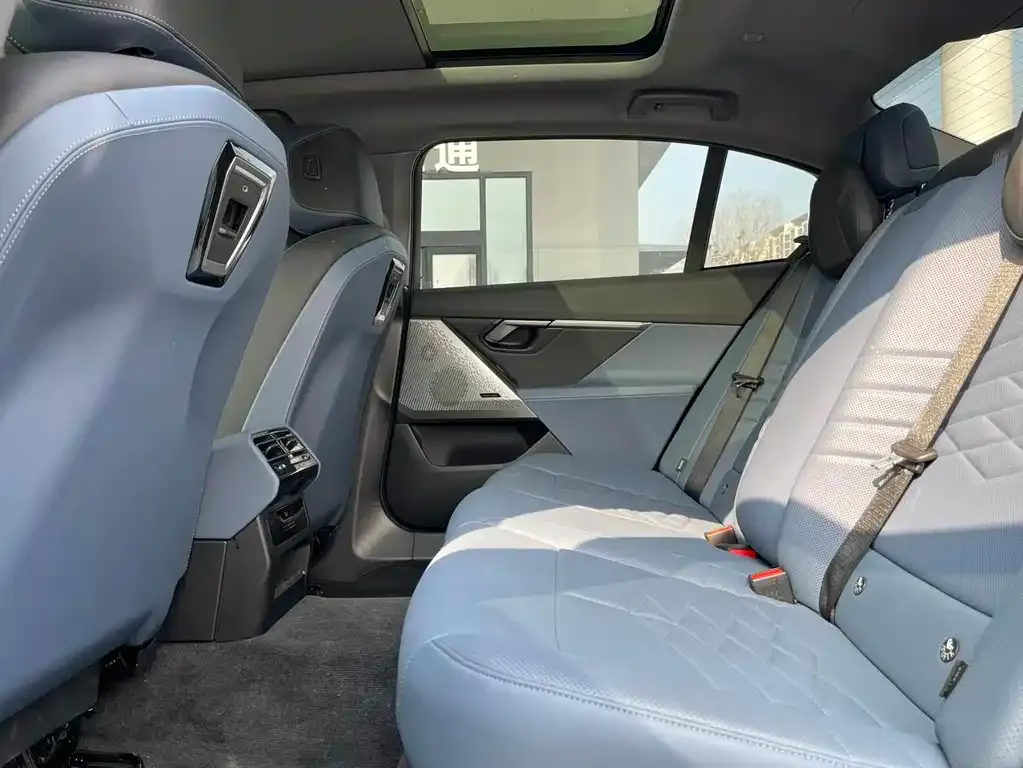 BMW i5 — фото 2