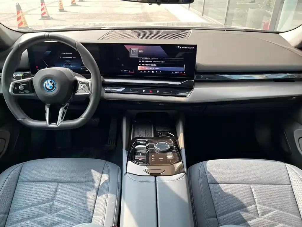 BMW i5 — фото 6