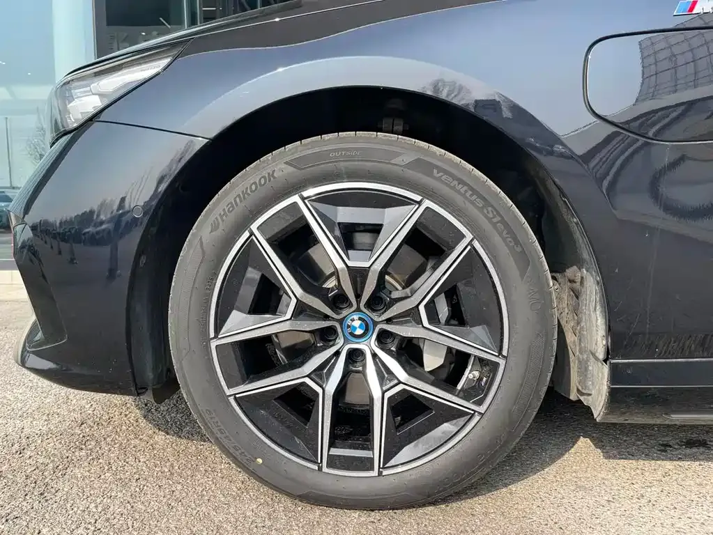 BMW i5 — фото 10