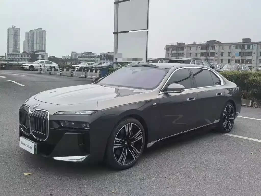 BMW i7 — фото 1