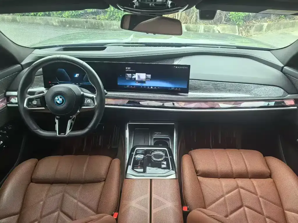 BMW i7 — фото 4